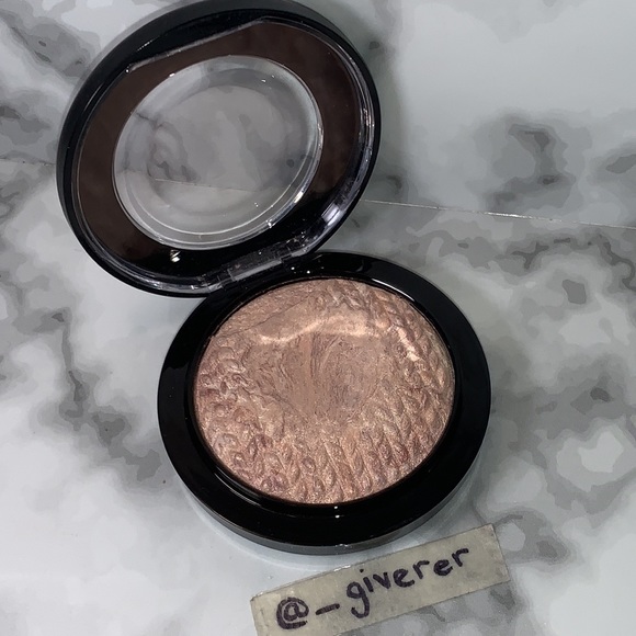 PERFECT TOPPING MAC MIneralized Skinfinish - Picture 3 of 15